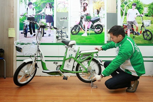    Khắc phục đ&egrave;n xe đạp điện bị hỏng